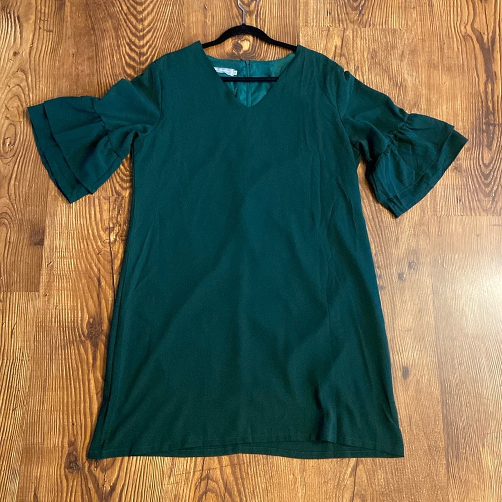 Dark Green Dress v-neck, ruffle, bell sleeve , Lined Women’s XL Zippered back